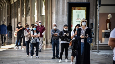 Via le mascherine all'aperto dal 28 giugno
